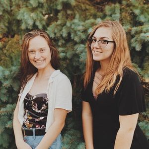 Meet your Poshers, Iris and Maddi